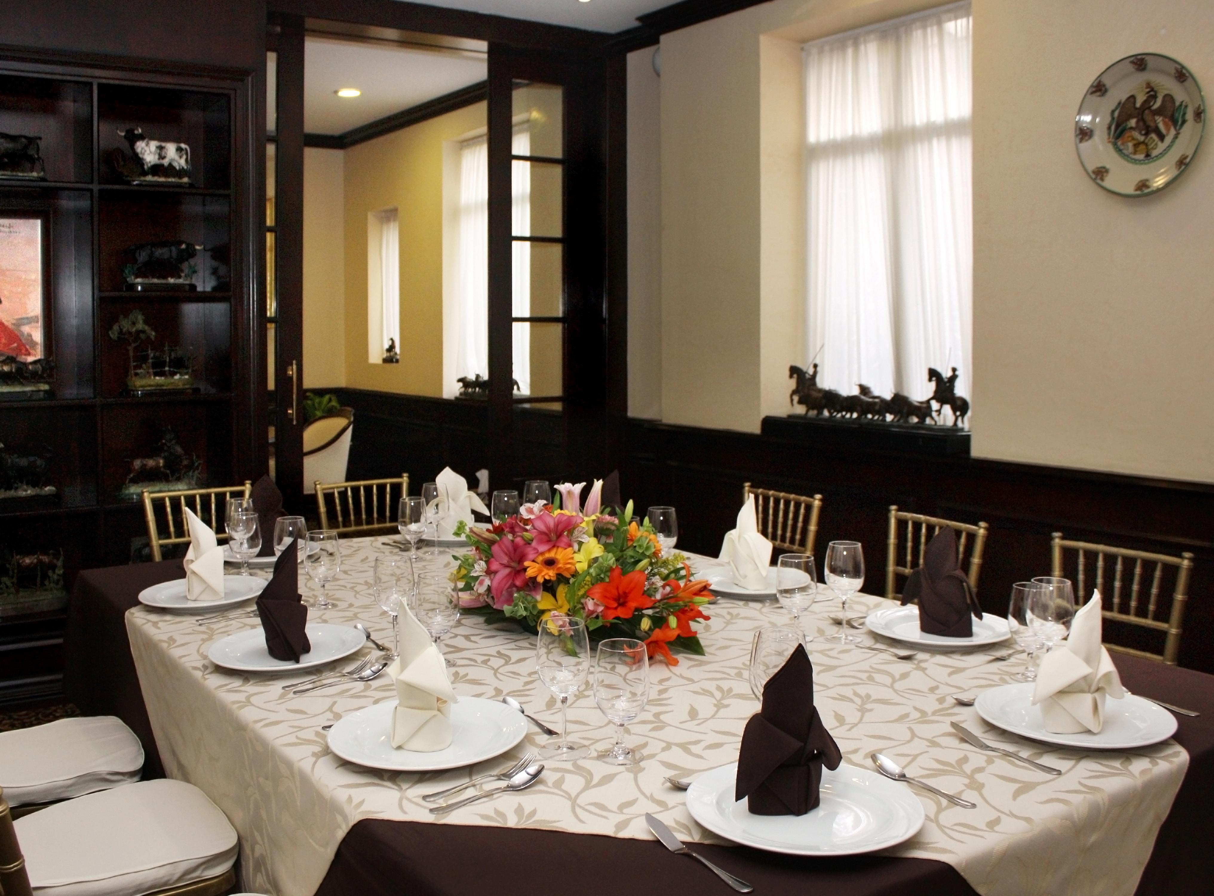 Hotel Geneve Cd De Mexico Exterior photo A table set for a meal